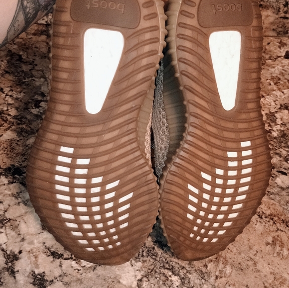 YEEZY BOOST 350 v2 - SAND TAUPE MEN SIZE 6.5 AUTHENTIC (NEW) - Picture 3 of 13